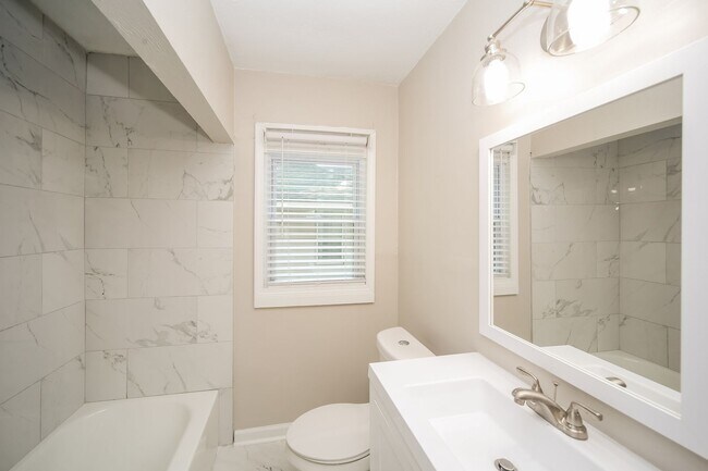 Building Photo - Beautiful House for Rent in Berclair-Highl...