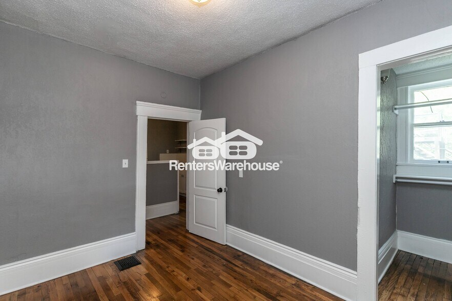 Building Photo - 4105 Oak St