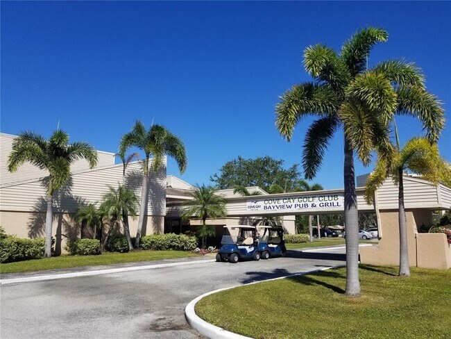 Building Photo - 2700 Cove Cay Dr