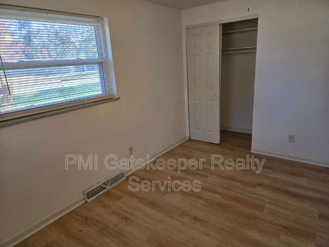 Building Photo - 5757 Cromley Dr