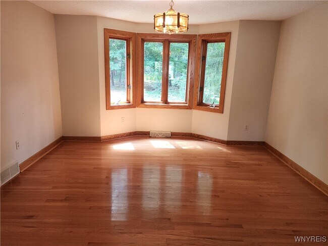 Building Photo - 36 Braunview Way