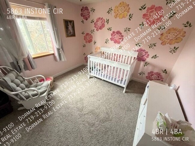 Building Photo - 5863 Instone Cir