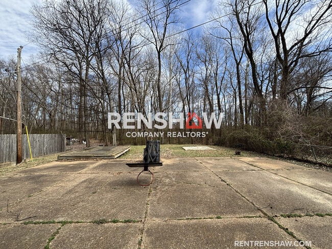 Building Photo - 2512 Courtney Dr