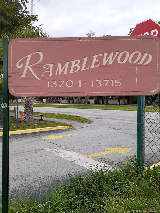 13701 Kendale Lakes Cir 13701 Kendale Lakes Cir Miami FL 33183