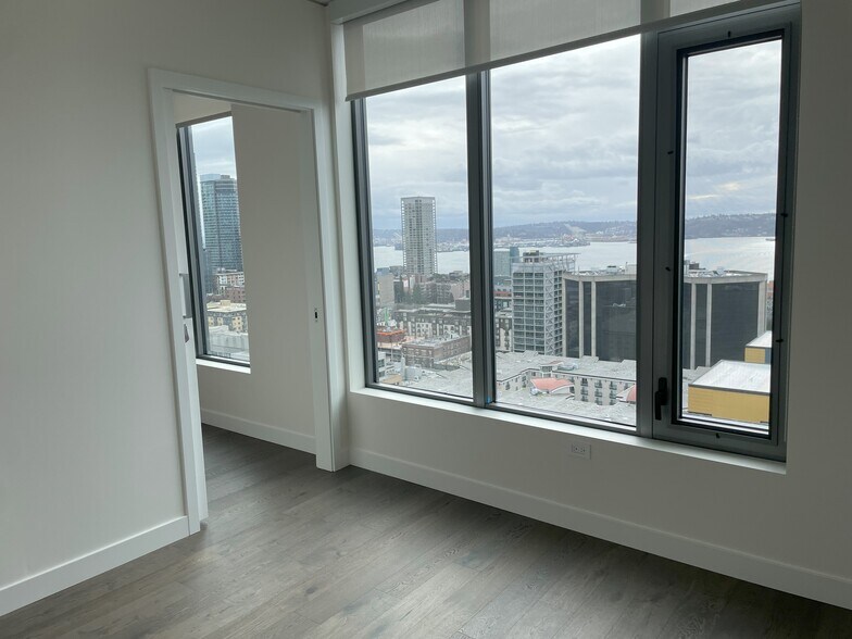 Building Photo - 2510 6th Ave