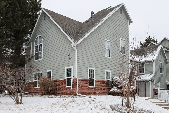 Building Photo - Beautiful Remodeled Condo near Palmer Park