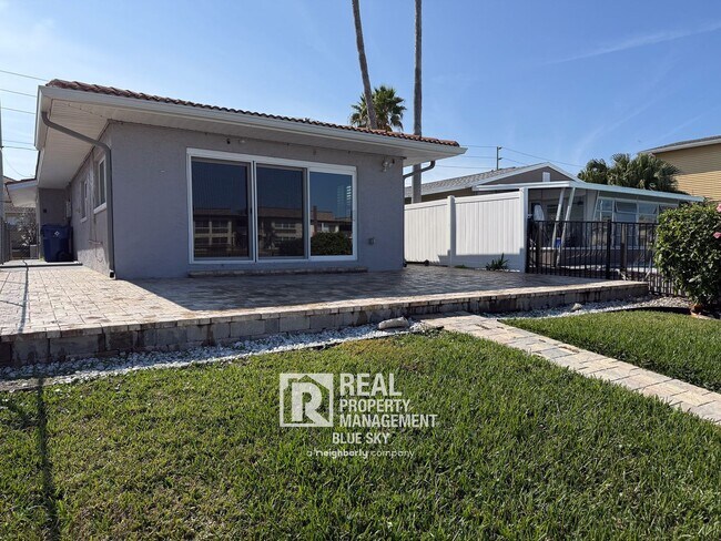 Building Photo - 4717 Floramar Terrace