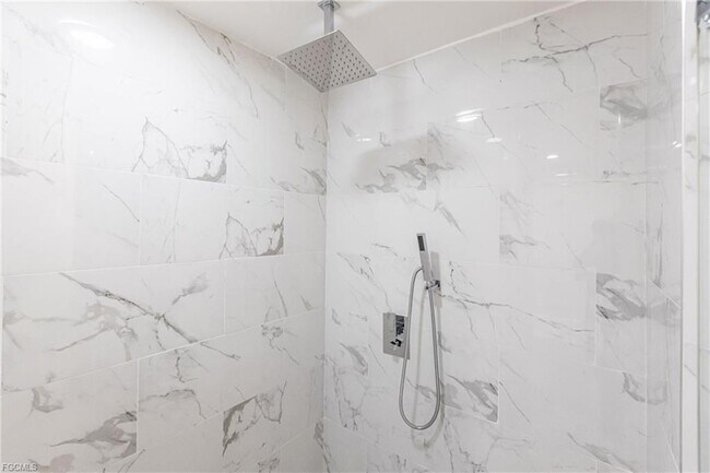 Building Photo - 2007 NW 21st St