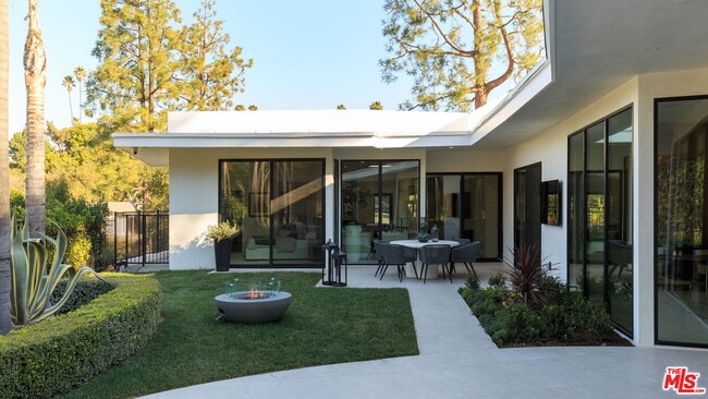 Building Photo - 1935 Loma Vista Dr