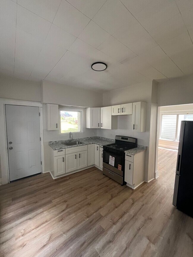 Building Photo - Spacious 5BR Home in Arnold