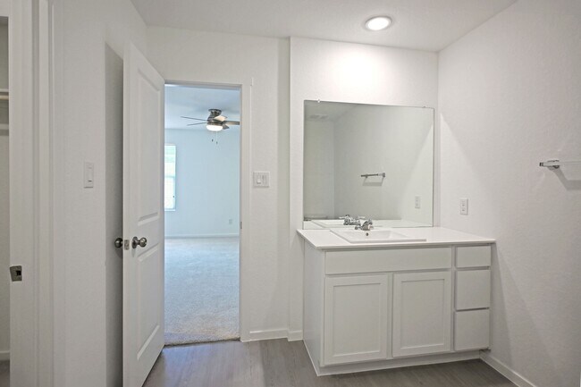 Building Photo - 227 Zyra Ave