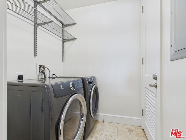 Building Photo - 10700 Wilshire Blvd