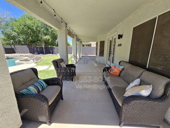 Building Photo - 1005 E Stirrup Ln