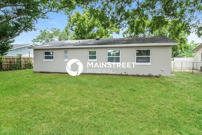 Building Photo - 3 Bedroom Pet-Friendly Home in Apopka, FL with Main Street Renewal