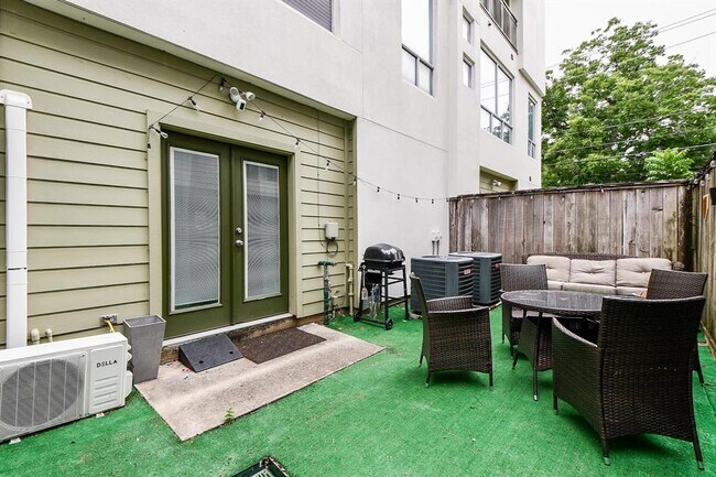 Building Photo - 4702 Austin St