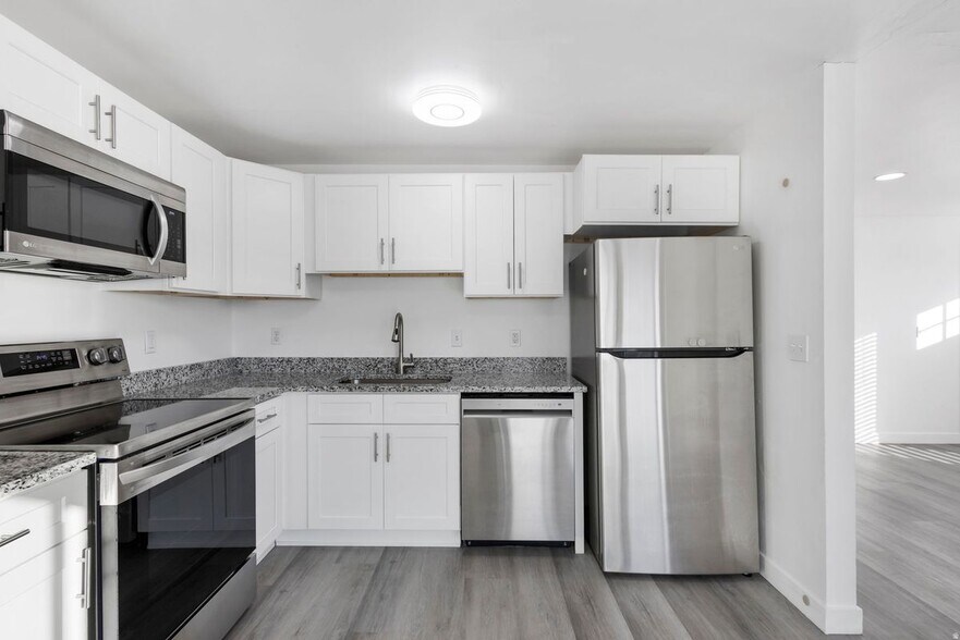 Building Photo - 6876 S 90 E