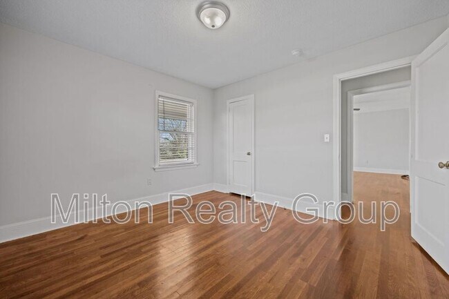 Building Photo - 1206 S 9th St