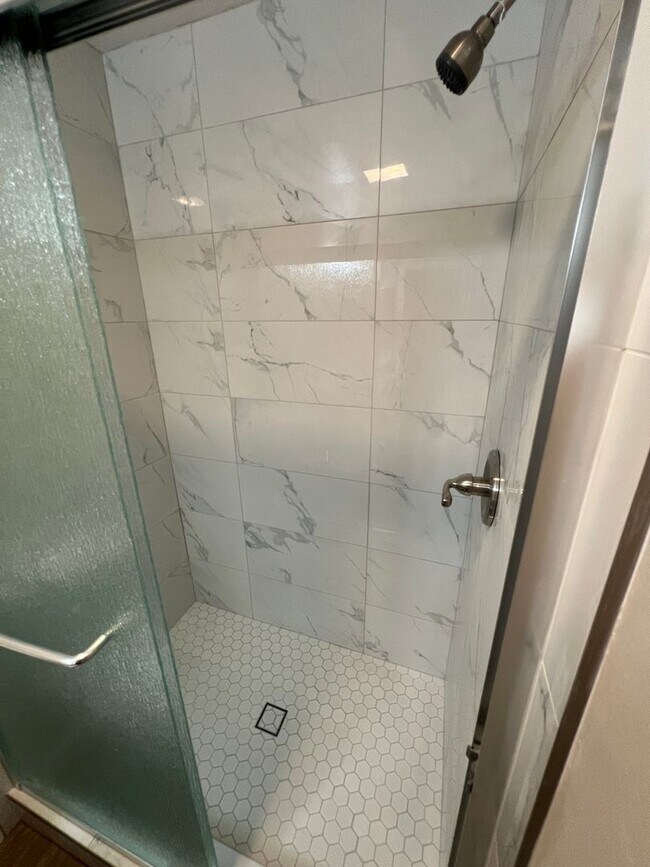 Building Photo - Single Story 3 Bedroom Ventura Condo *Totally updated* with GARAGE!