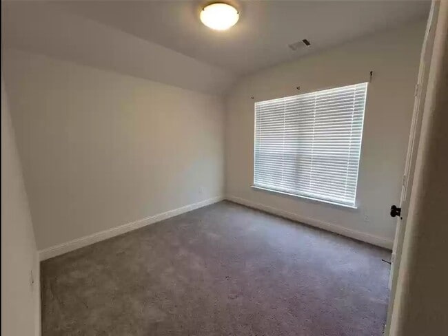 Building Photo - Available July 1, 2025. 3 Bedroom 2 Bath Home