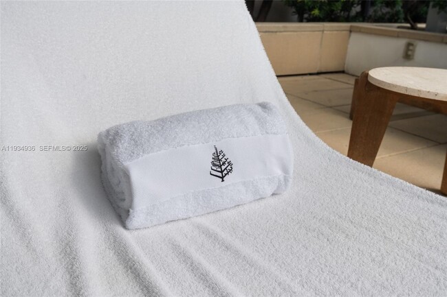 Building Photo - 1425 Brickell Ave