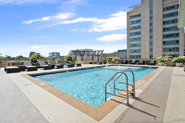 Building Photo - 4909 Laclede Ave