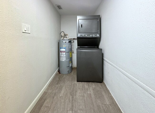 Building Photo - 2928 W Elrod Ave