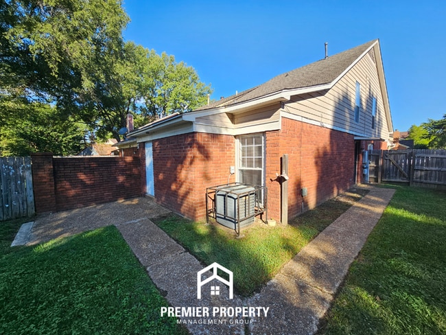 Building Photo - 3006 New London