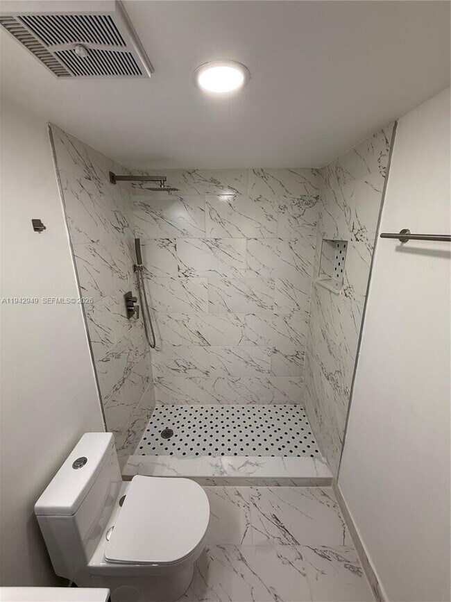 Building Photo - 9937 Nob Hill Pl