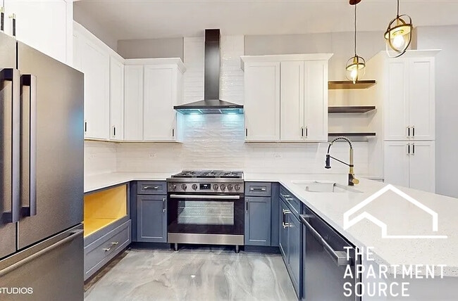 Building Photo - 3253 N Elston Ave