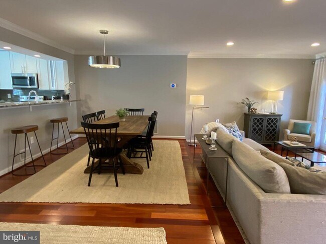 Building Photo - 216 Gretna Green Ct