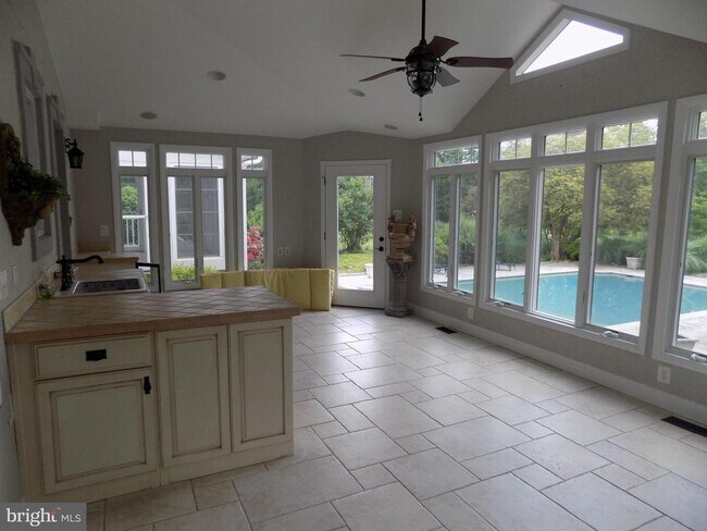 Building Photo - 313 Glenville Rd