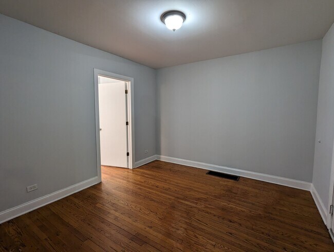 Building Photo - 5029 N Harding Ave