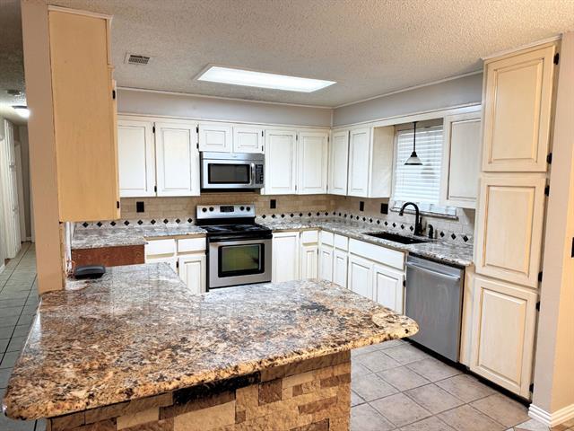 Building Photo - 200 Cedar Ln