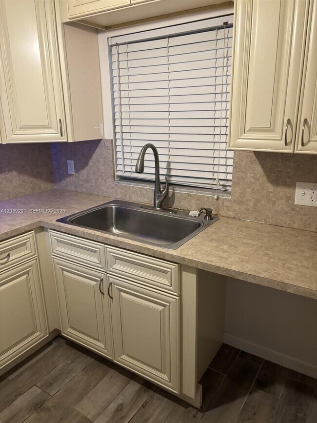 Building Photo - 9471 Evergreen Pl