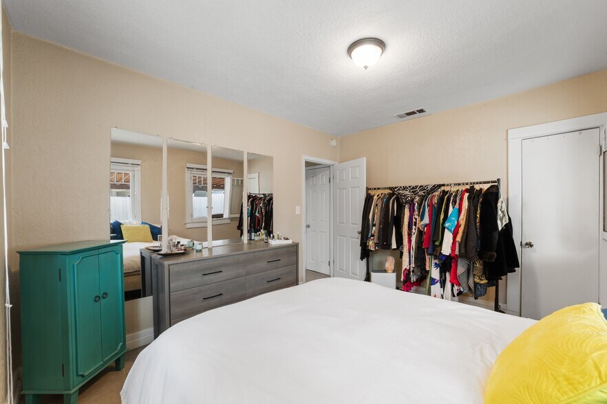 Building Photo - 4212 Locust St