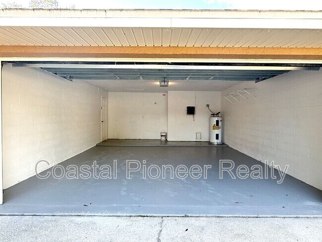 Building Photo - 1412 High Knoll Dr