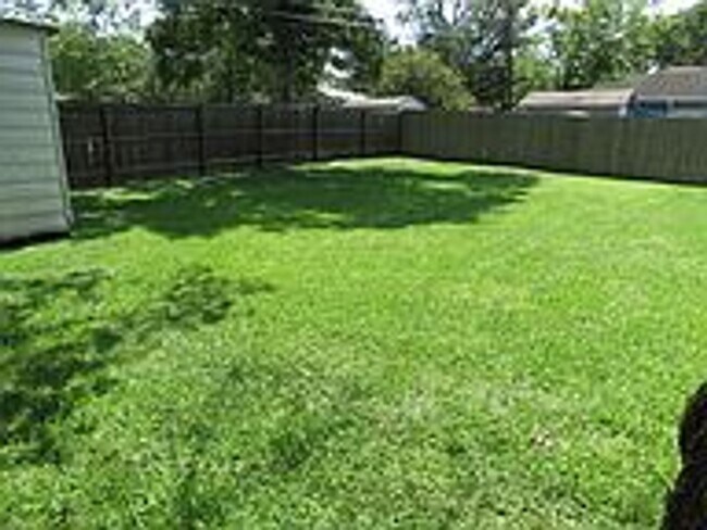 Building Photo - 2 Bed, 1 Bath Home with Bonus Room in Bryan for August Move in!