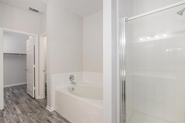 Building Photo - 907 Hinsdale