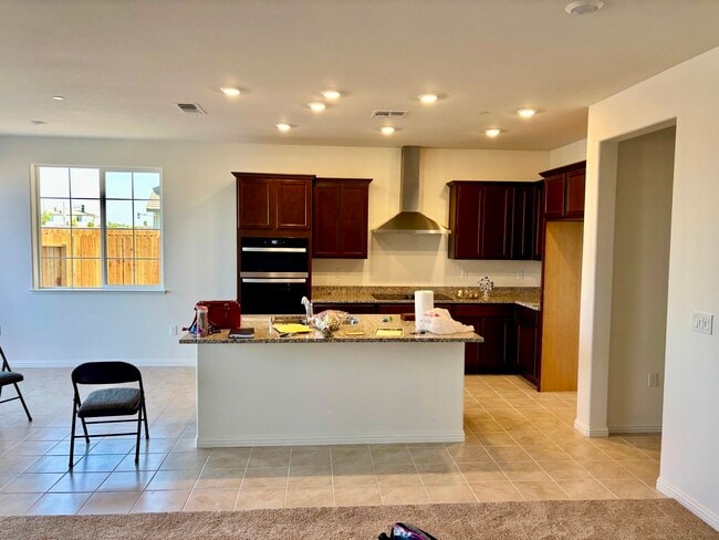 Building Photo - 1570 Pinchot Dr