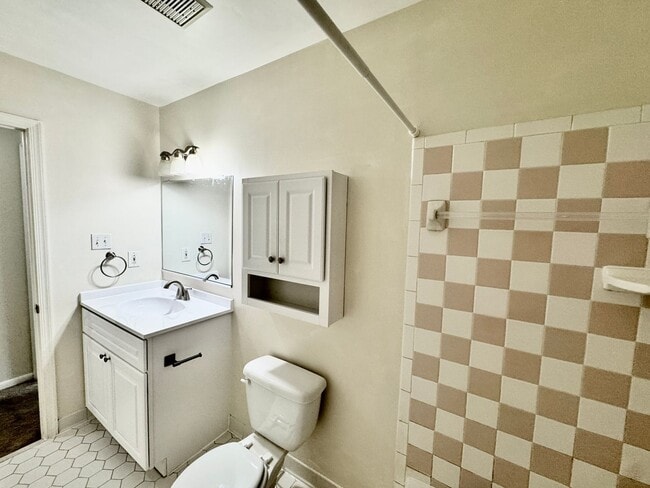 Building Photo - READY NOW!! Fenced Patio - Pet Friendly - Over 1,500 Square Feet!!