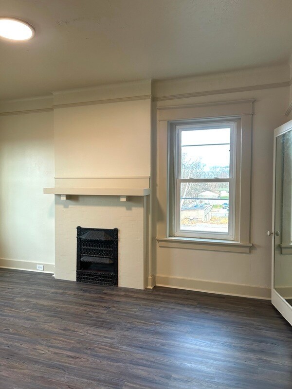 Building Photo - 2750 Broadway Ave