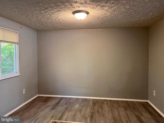 Building Photo - 8104 Willowdale Ct