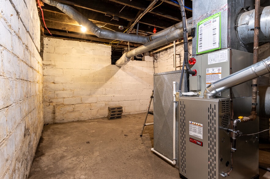 Building Photo - 408 E Beecher St