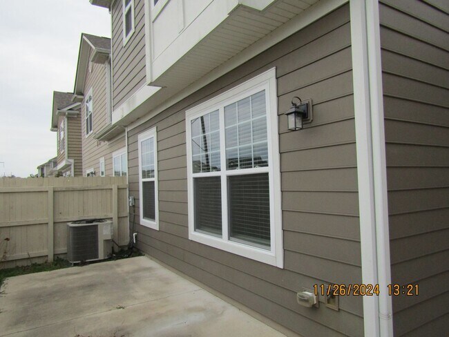 Building Photo - Hickory Manor