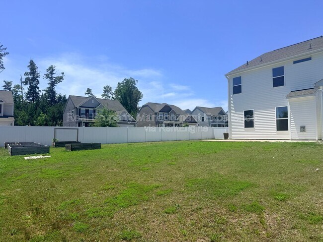 Building Photo - 16 Clear Creek Cir
