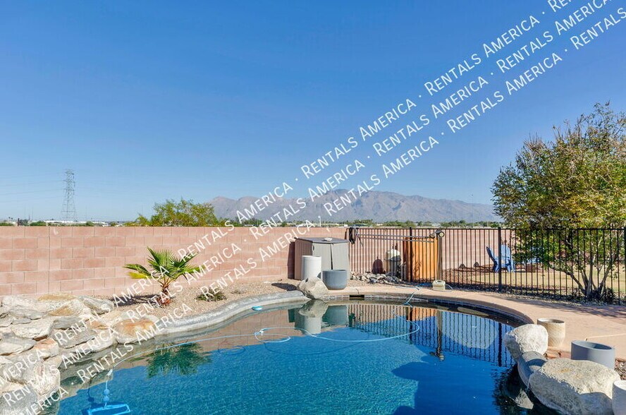 Building Photo - 2076 Silver Grass Pl