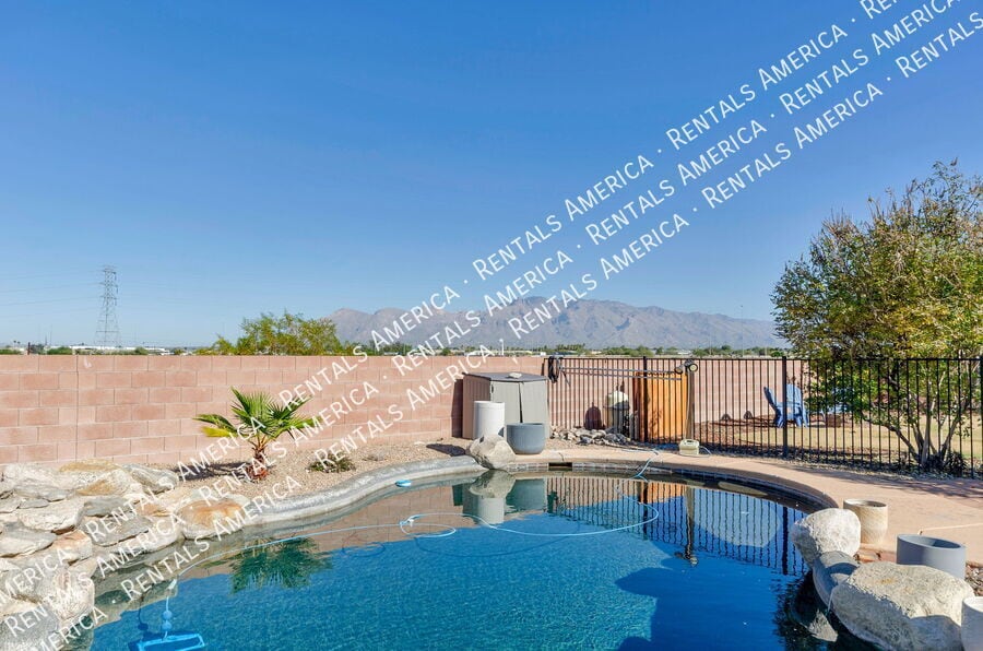 Building Photo - 2076 Silver Grass Pl