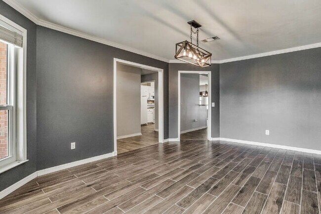 Building Photo - Welcome to your dream home! This stunning 4-bedroom, 3-bathroom residence is perfectly situated n...