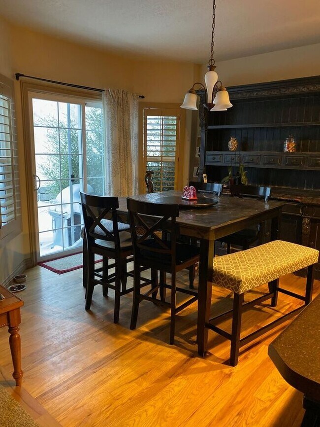 Building Photo - Beautiful 3 bedroom townhome in Draper!