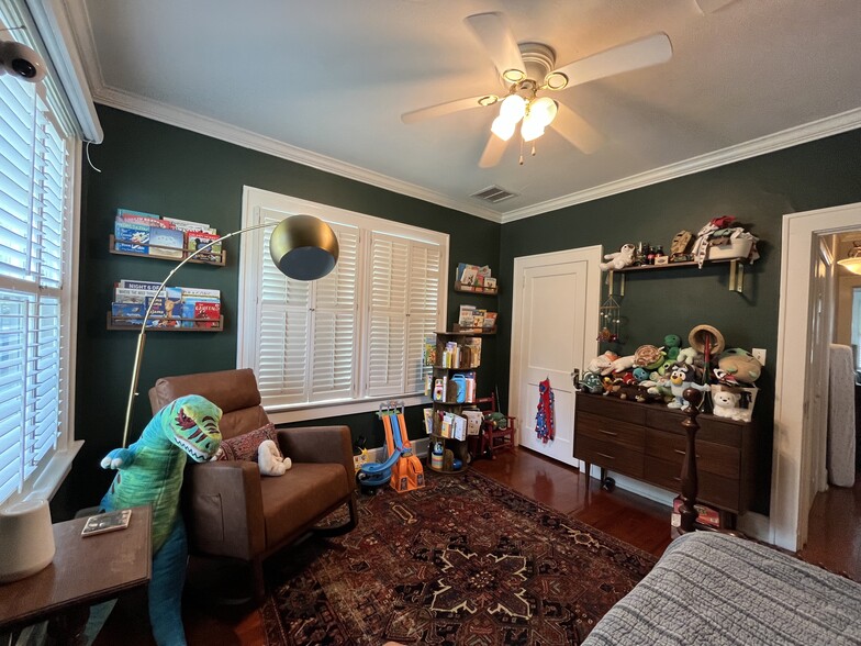 Building Photo - 718 Beard St